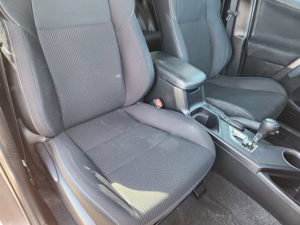 Used 2015 Toyota RAV4 XLE FWD image 23
