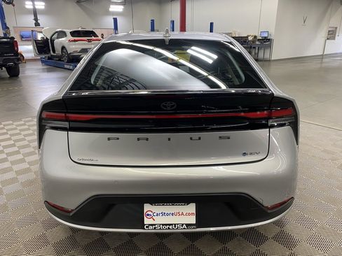 Used 2025 Toyota Prius LE image 9