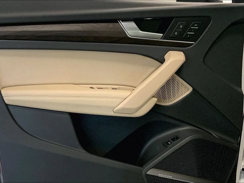 Used 2020 Audi Q5 2.0T Premium Plus w/ Premium Plus Package image 23