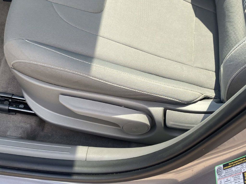 Used 2024 Hyundai Elantra SEL w/ Convenience Package FWD image 21
