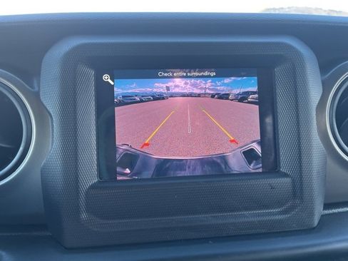 Used 2023 Jeep Gladiator Sport image 19