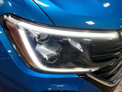 Used 2025 Volkswagen Atlas Cross Sport SE image 25