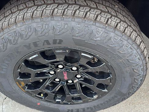 New 2026 GMC Canyon Elevation w/ Convenience Package image 13