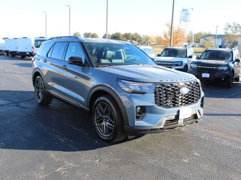 New 2026 Ford Explorer ST-Line w/ ST-Line Street Pack image 7