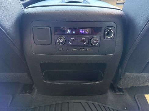 Used 2019 GMC Yukon XL SLT w/ Open Road Package AWD/4WD image 39