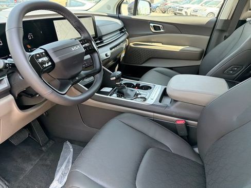 New 2027 Kia Carnival EX FWD image 16