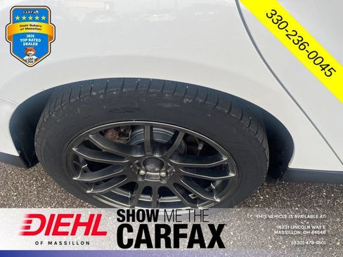 Used 2017 Ford Focus SEL w/ Cold Weather Package FWD image 8
