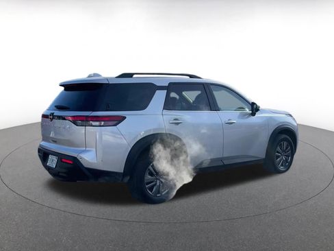 Used 2025 Nissan Pathfinder SV image 14