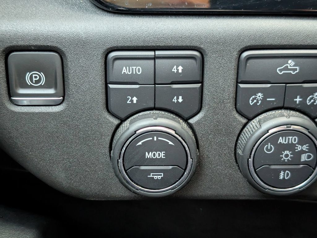 Used 2024 Chevrolet Silverado 1500 RST AWD/4WD image 27