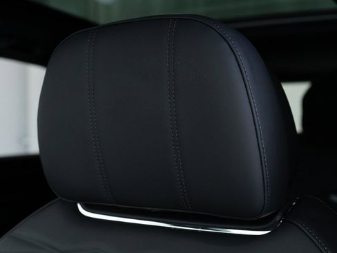 Certified 2025 Bentley Bentayga Extended Wheelbase image 17