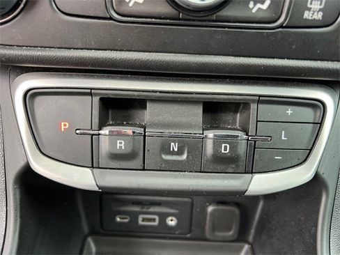 Certified 2023 GMC Terrain SLT w/ Infotainment Package II image 32