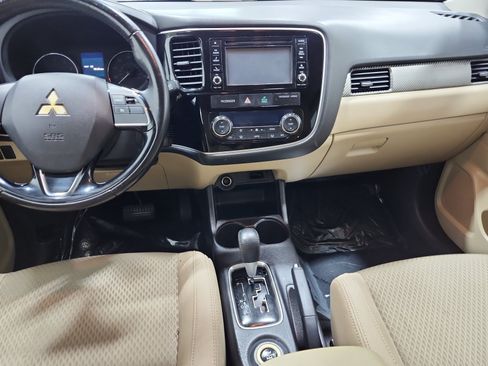 Used 2016 Mitsubishi Outlander SE AWD/4WD image 11