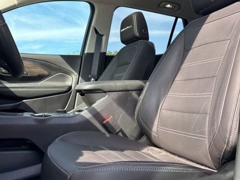 Used 2024 GMC Terrain Denali w/ Black Diamond Edition AWD/4WD image 18