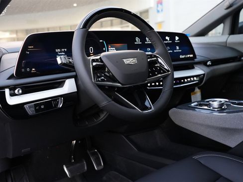 New 2026 Cadillac Optiq Luxury 1 image 12