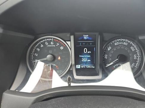 Used 2023 Toyota Tacoma TRD Off-Road AWD/4WD image 15