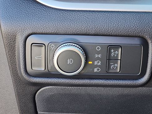 Used 2022 Ford Explorer XLT w/ Equipment Group 202A image 27