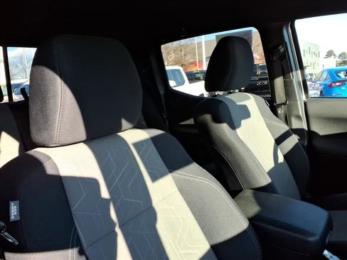 Used 2022 Toyota Tacoma TRD Sport image 31