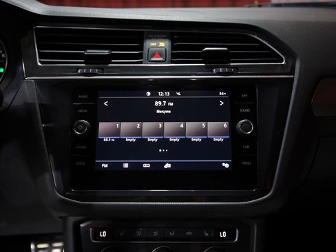 Used 2020 Volkswagen Tiguan SE R-Line image 17