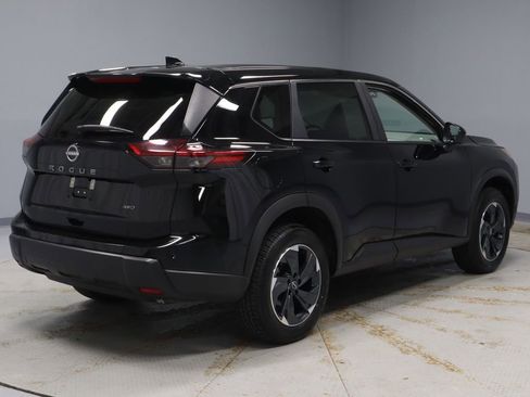 Certified 2025 Nissan Rogue SV image 10