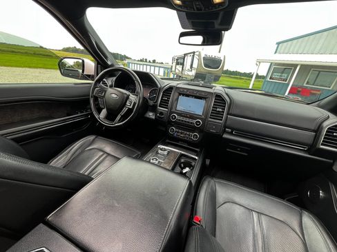 Used 2018 Ford Expedition Limited w/ Equipment Group 301A AWD/4WD image 17