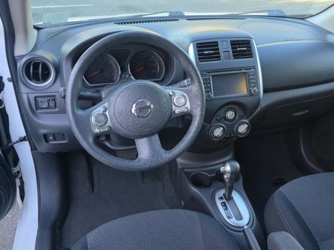 Used 2014 Nissan Versa w/ Tech Package FWD image 9