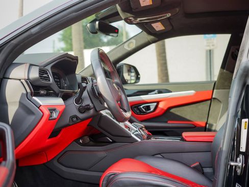 Used 2020 Lamborghini Urus AWD/4WD image 9