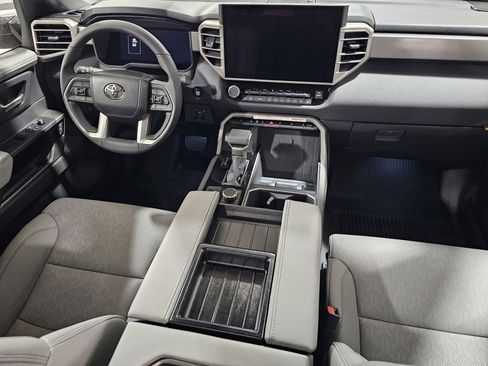 Used 2025 Toyota Tundra Limited AWD/4WD image 20