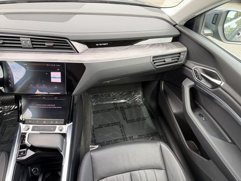 Used 2024 Audi Q8 e-tron Premium AWD/4WD image 30