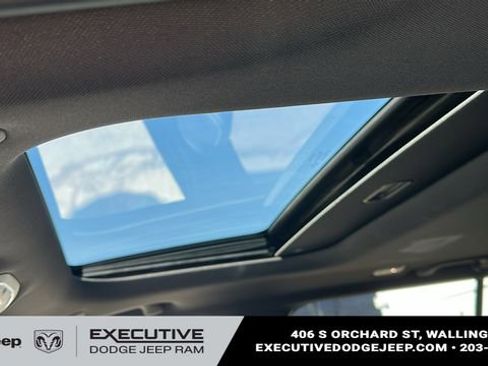 Used 2023 Jeep Grand Cherokee Altitude image 11