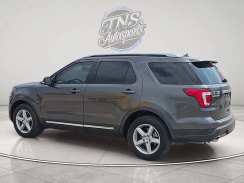 Used 2018 Ford Explorer XLT w/ Equipment Group 202A FWD image 3