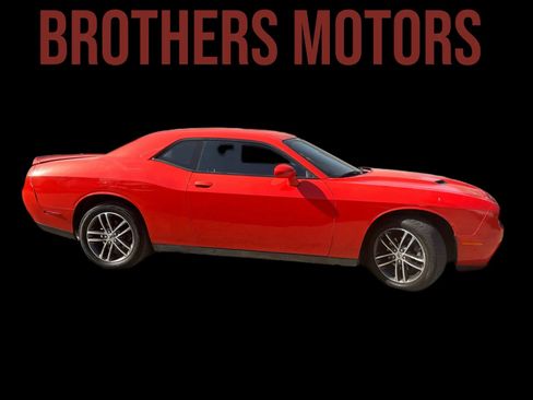Used 2019 Dodge Challenger SXT image 5