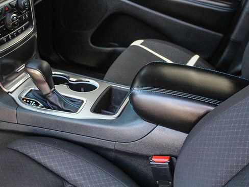 Used 2018 Jeep Grand Cherokee Laredo AWD/4WD image 22