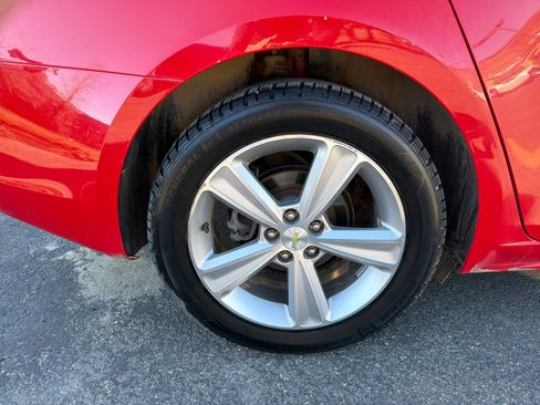 Used 2015 Chevrolet Cruze LT image 9