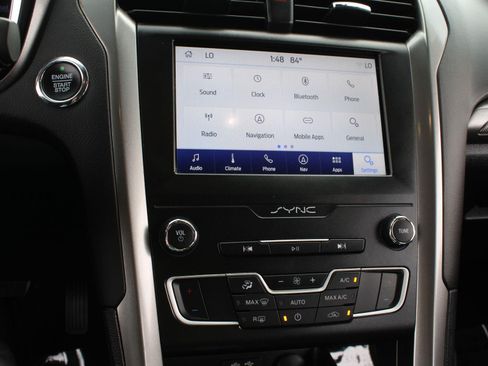 Used 2020 Ford Fusion SE FWD image 13