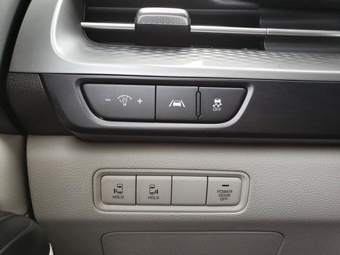 Used 2022 Kia Carnival LX image 19