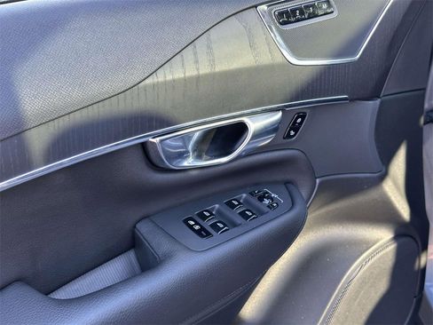 Used 2020 Volvo XC90 T6 Momentum image 18