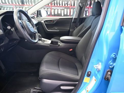 Used 2020 Toyota RAV4 LE w/ All Weather Liner Package AWD/4WD image 10