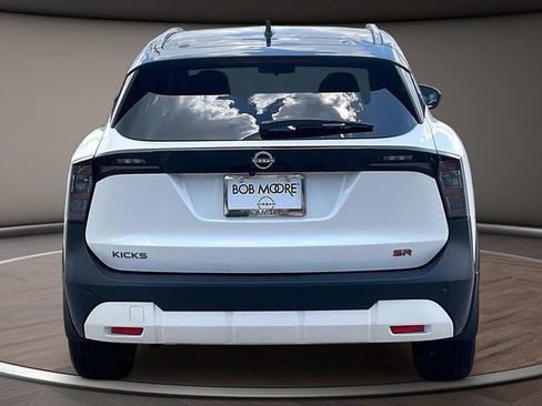 New 2026 Nissan Kicks SR w/ SR Premium Package FWD image 4