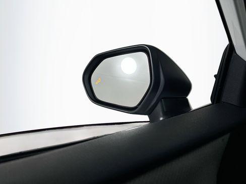 Used 2025 Toyota Camry SE image 16