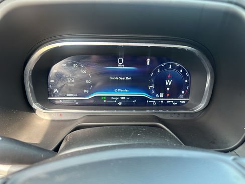 Used 2023 Chevrolet Suburban Premier AWD/4WD image 25