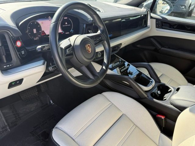 Used 2024 Porsche Cayenne AWD/4WD image 4