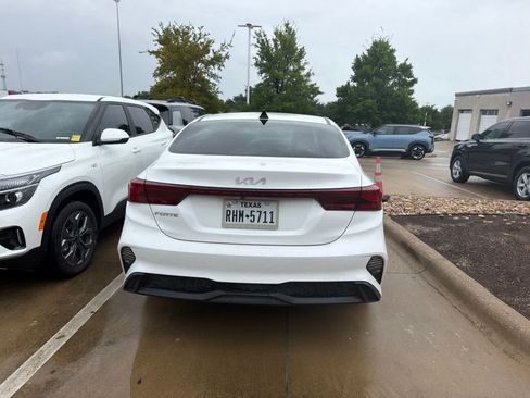 Certified 2022 Kia Forte LXS w/ LXS Technology Package FWD image 7