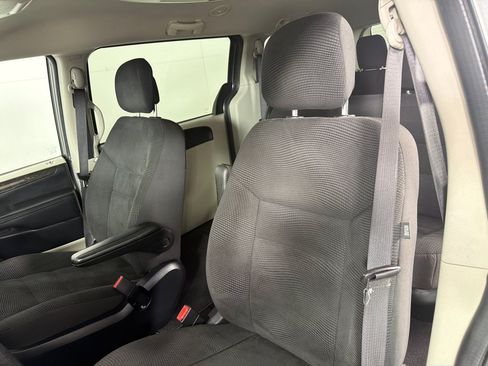 Used 2020 Dodge Grand Caravan SE w/ UConnect Hands-Free Group FWD image 13