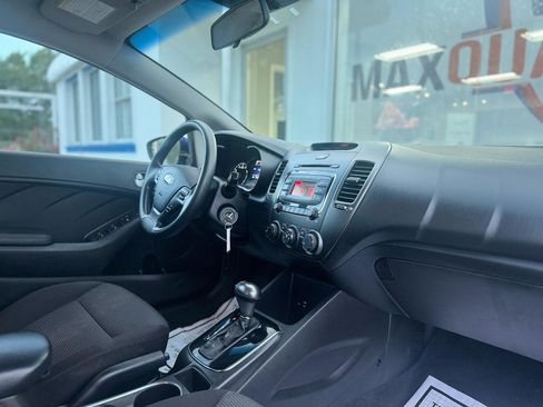 Used 2017 Kia Forte LX FWD image 47