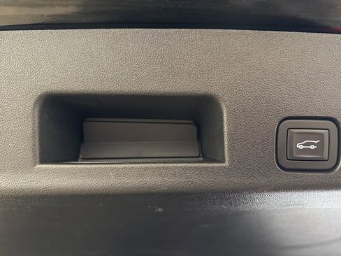 Used 2025 GMC Acadia Elevation image 29