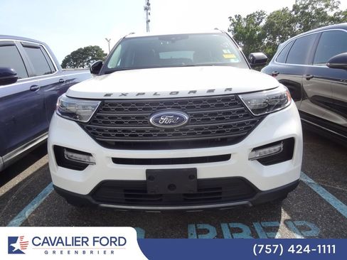 Used 2023 Ford Explorer XLT w/ Equipment Group 202A AWD/4WD image 2
