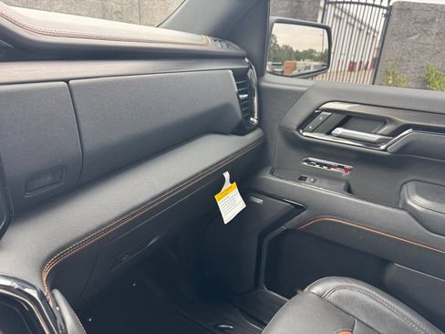Certified 2023 GMC Sierra 1500 AT4 w/ Technology Package AWD/4WD image 17