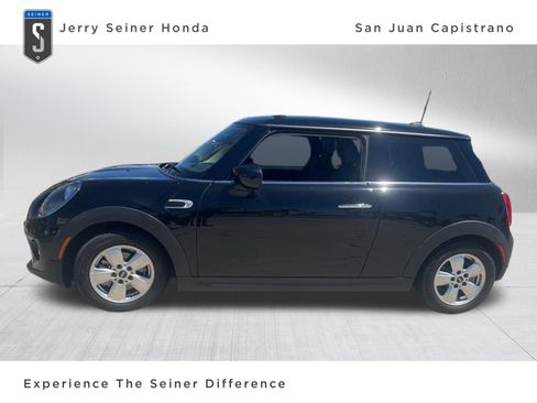 Used 2021 MINI Cooper 2-Door Hardtop image 1