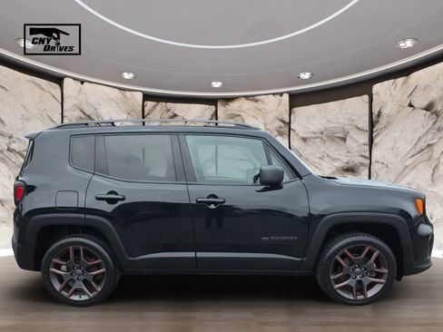 Used 2021 Jeep Renegade Latitude AWD/4WD image 4