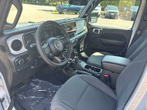 Used 2024 Jeep Wrangler Unlimited AWD/4WD image 12